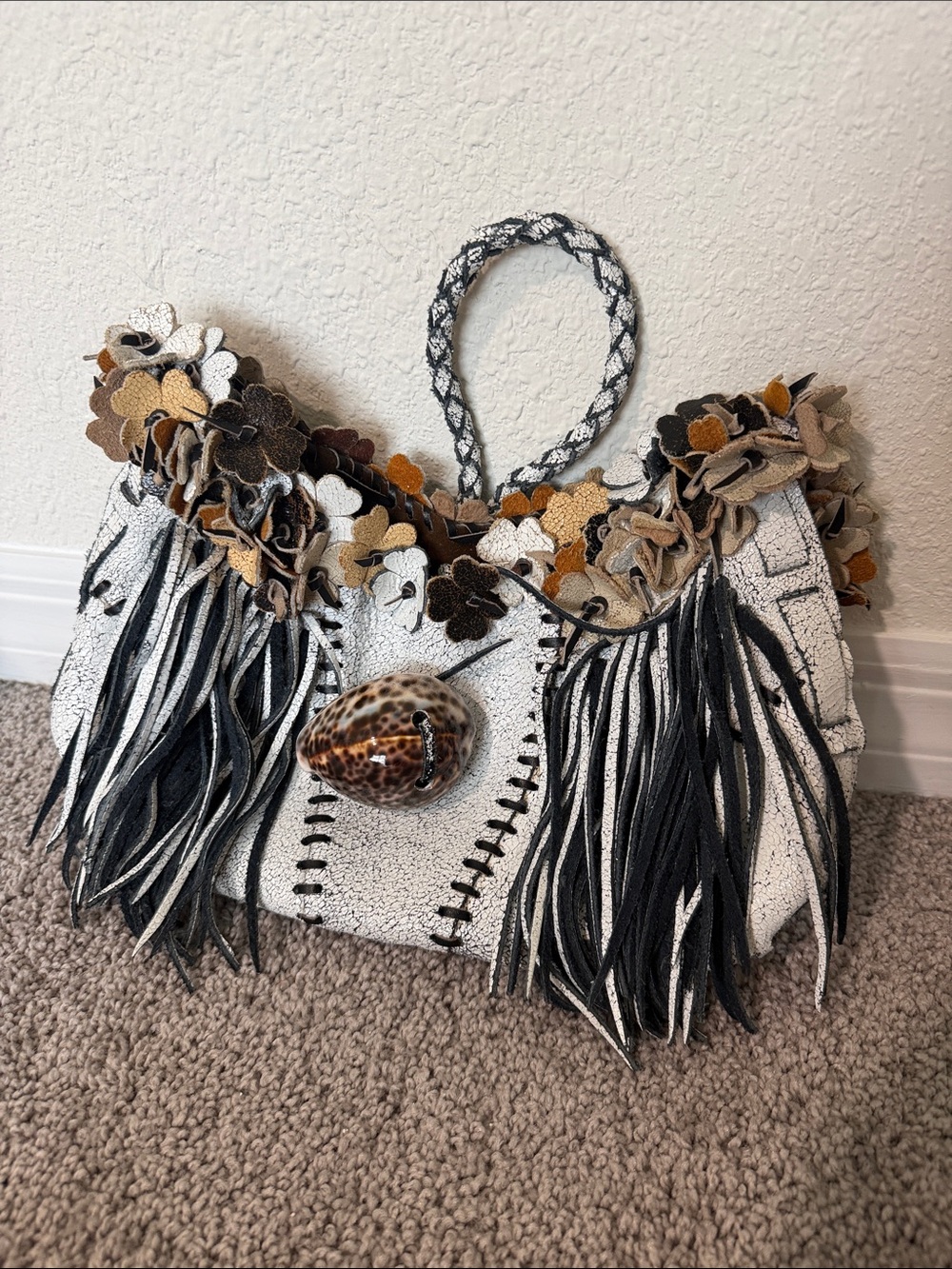 White Floral Appliqué Fringe Tote with Shell Accent